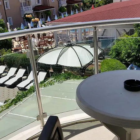 Family Hotel Africana 3*